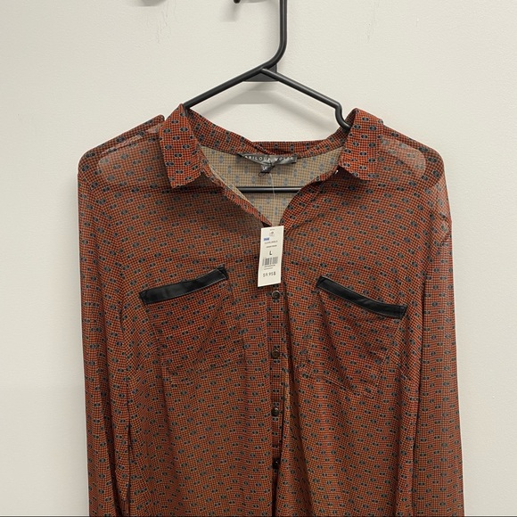 ✨NEW✨ RED SLINKY BUTTON UP BLOUSE / STRETCHY - Picture 4 of 7